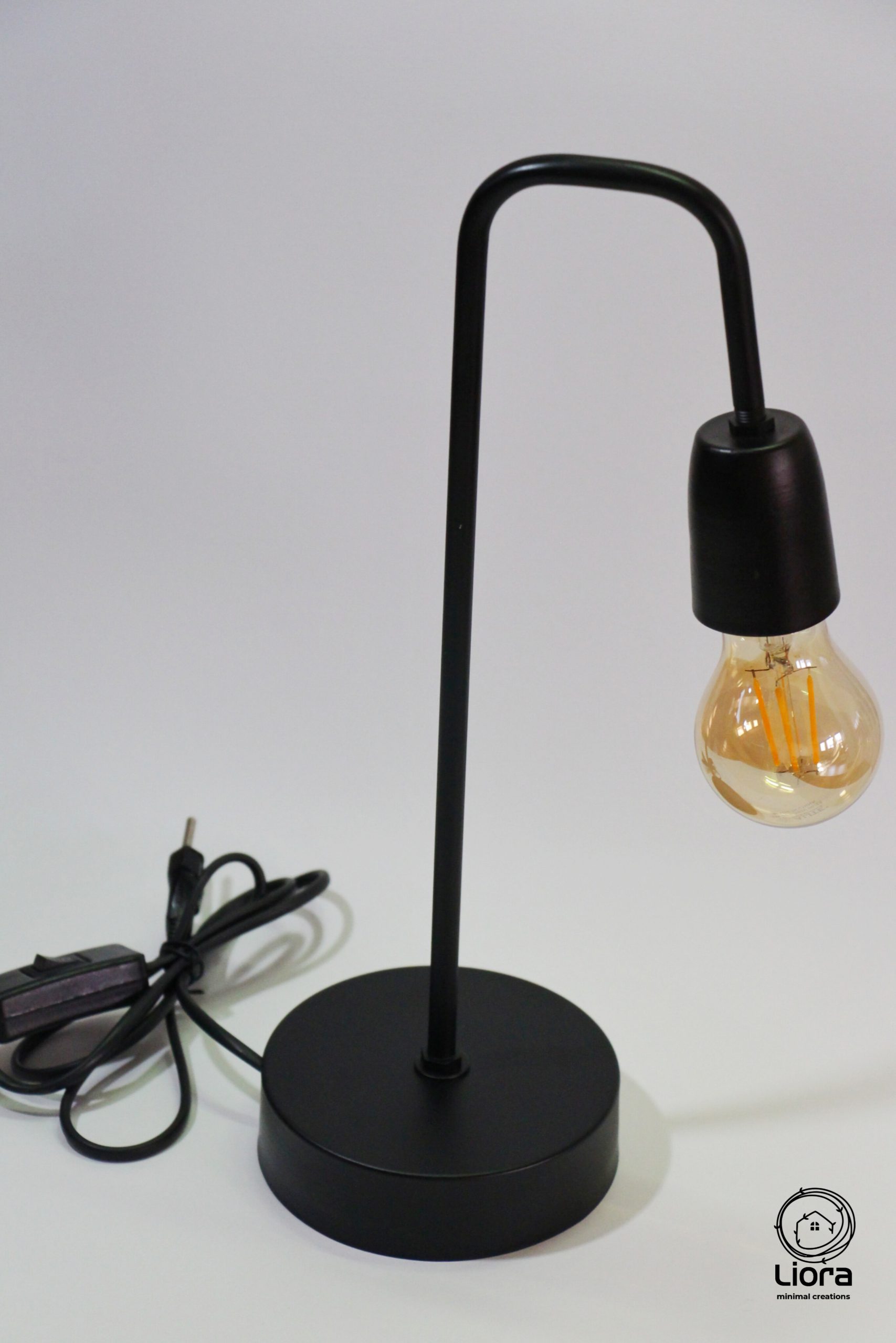 آباژور رومیزی مینیمال لیورا مدل کاسمیا کد 3001