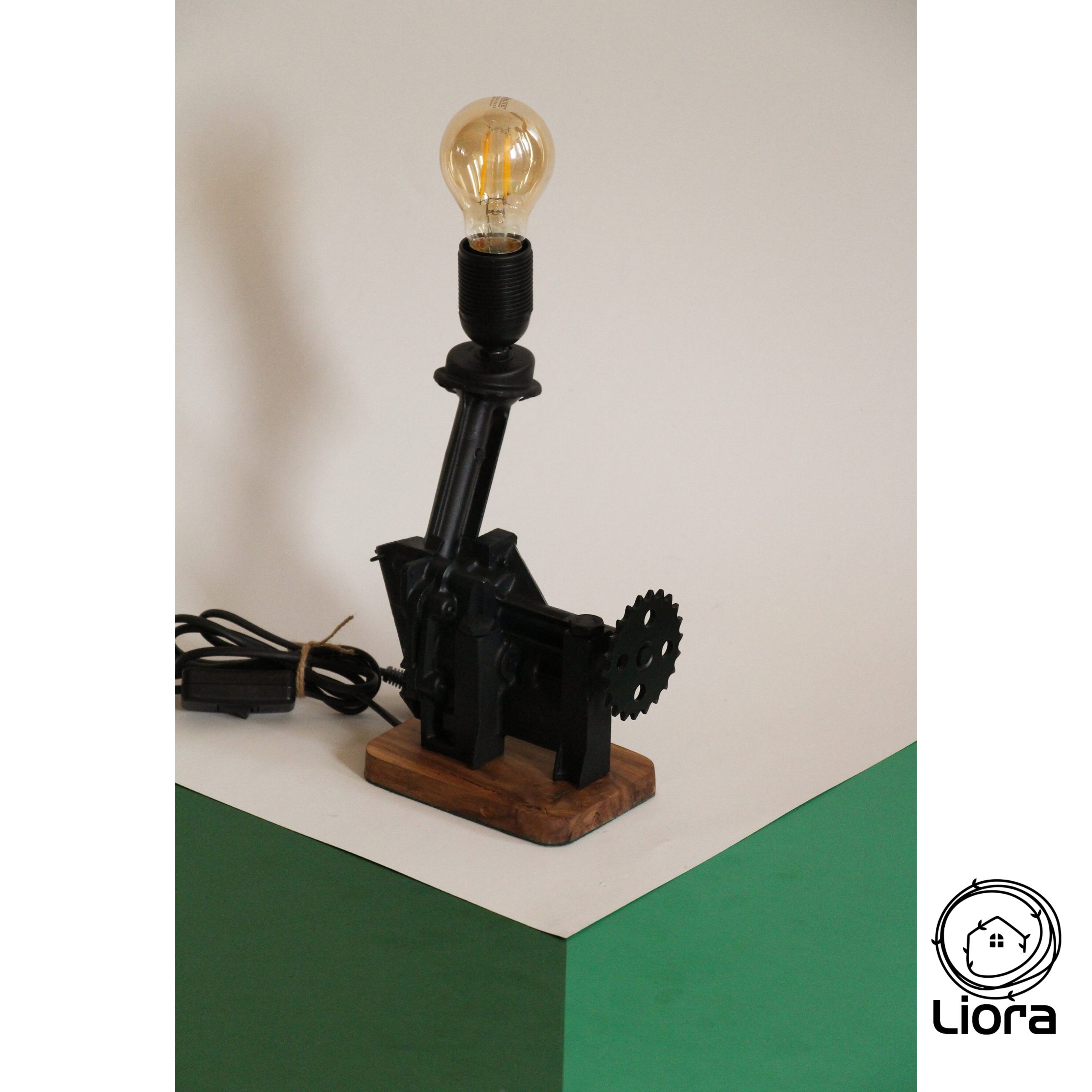 آباژور رومیزی پایه چوبی لیورا مدل اُویلا با لامپ ادیسونی کد 3006