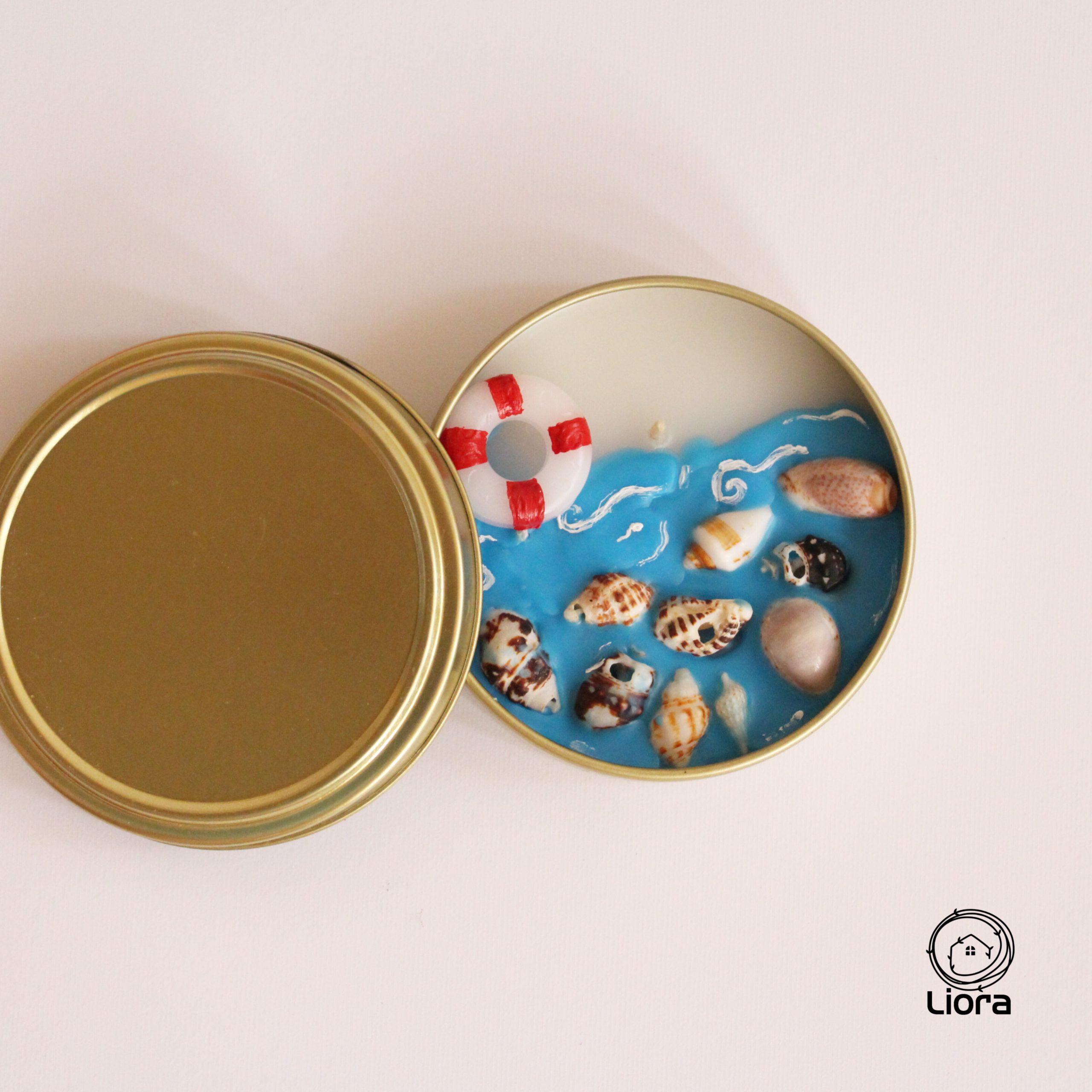 شمع دست ساز جعبه فلزی لیورا مدل ساحل طلایی کد 3023